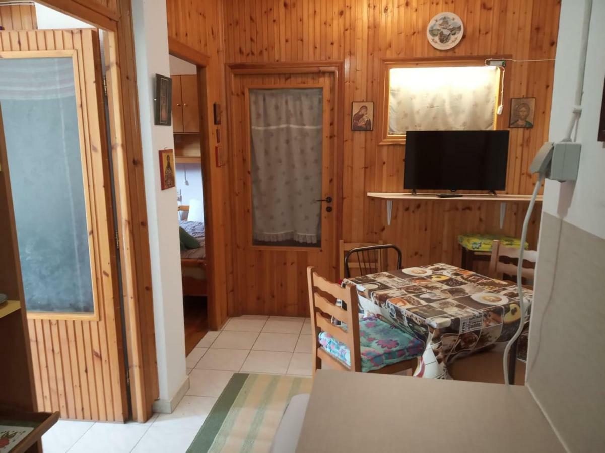 Grandma'S Apartment กาลัมปากา ภายนอก รูปภาพ